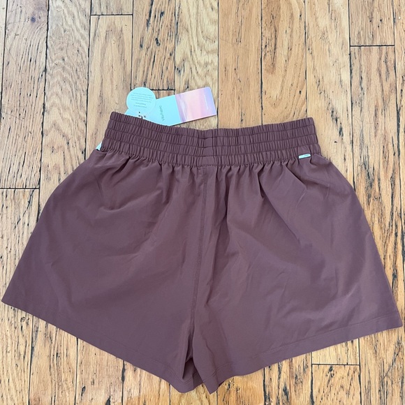 Vuori Villa Short Hazelnut - women’s medium - new with tags! - Picture 2 of 2